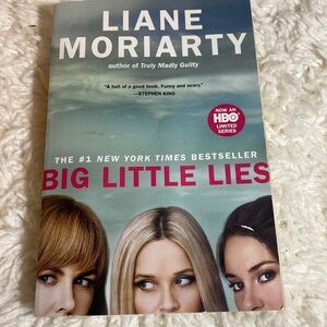 BIG LITTLE LIES by LIANE MORIARTY New York Times Best Seller